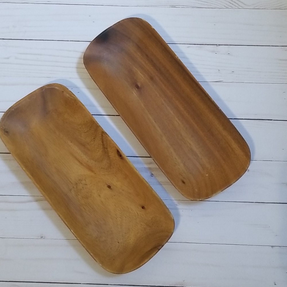 2 wooden tray